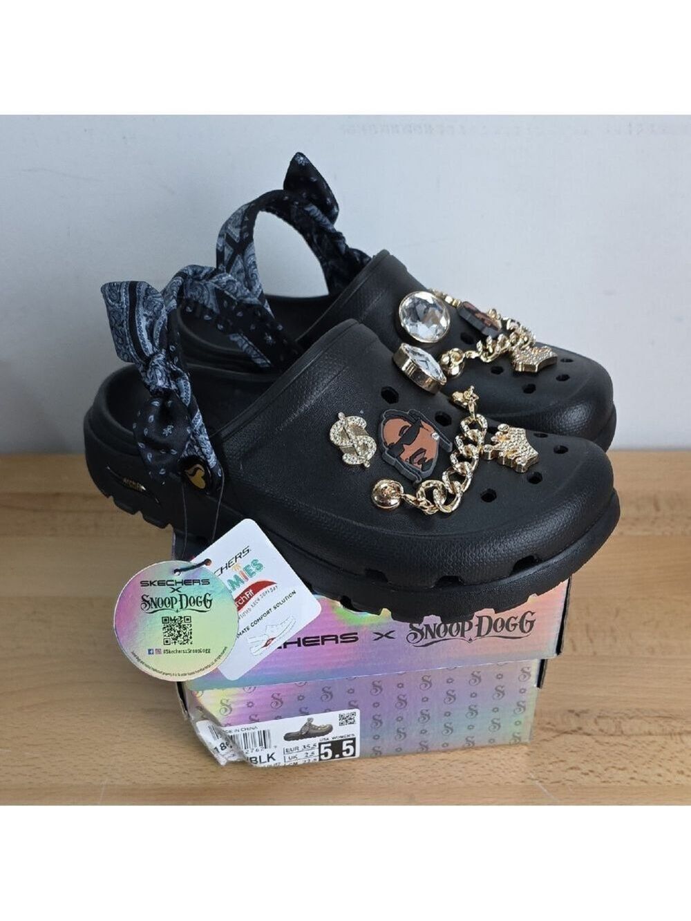 Snoop Dogg Skechers Black Slippers with Gold Accents Women 5.5